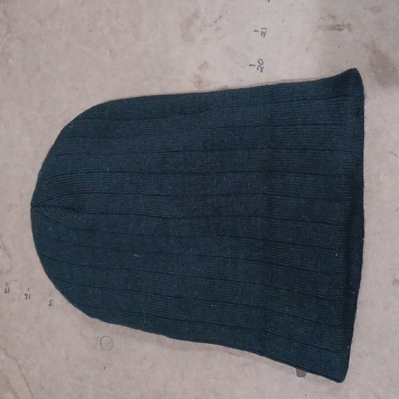 3M black knit beanie. Used, but barely. I hand washed & sanitized it. - Picture 3 of 7